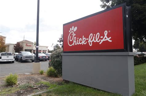 Chick-fil-A, McDonald's introduce new app feature that can track customers' location